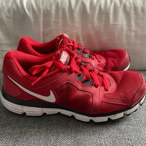 Nike Dual Fusion ST2 Running Shoe